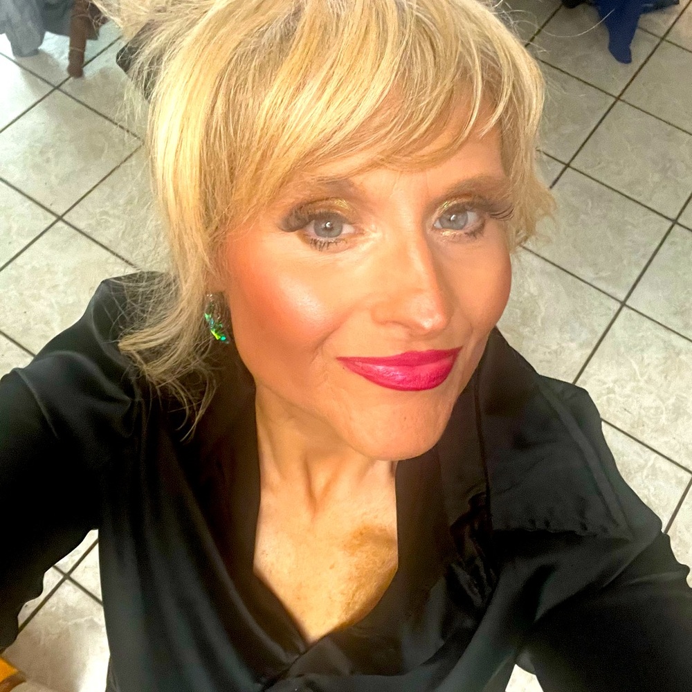 Meet your Posher, Julie